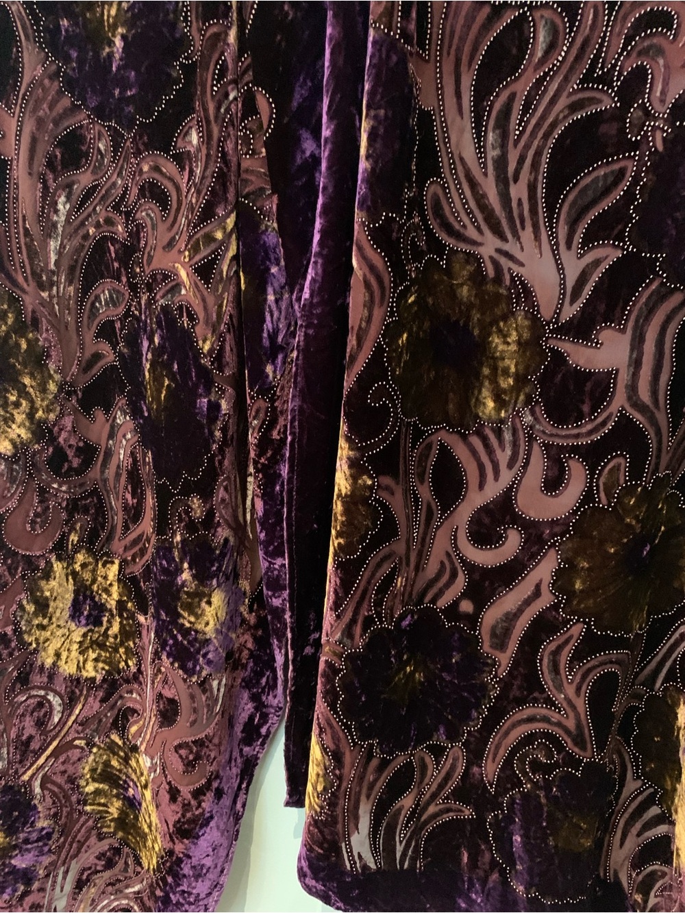 Velvet Floral Women's Shawl in Purple and Gold - Picture 5 of 12